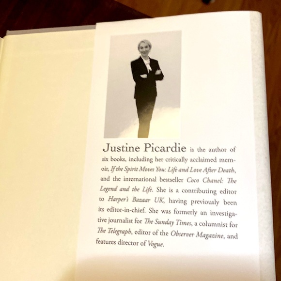 Miss. Dior A Story of courage & Couture. - Picture 6 of 12